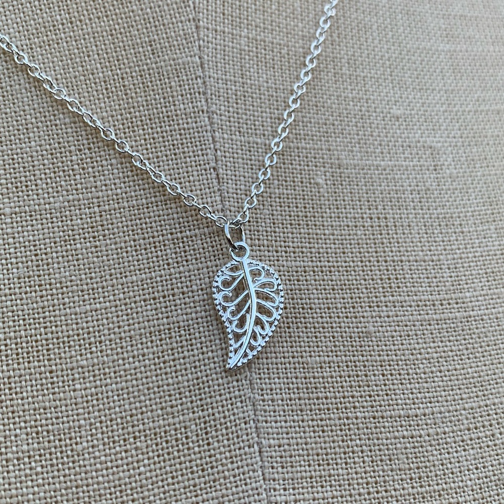 NWT Sterling Silver Plated Chain & Leaf Charm Necklace - Picture 11 of 11
